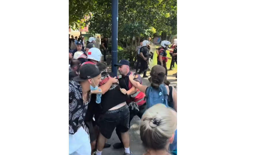 (VIDEO) POVTORNO IMAŠE NASILNI PROTESTI VO ALBANIJA: Ima povredeni lica