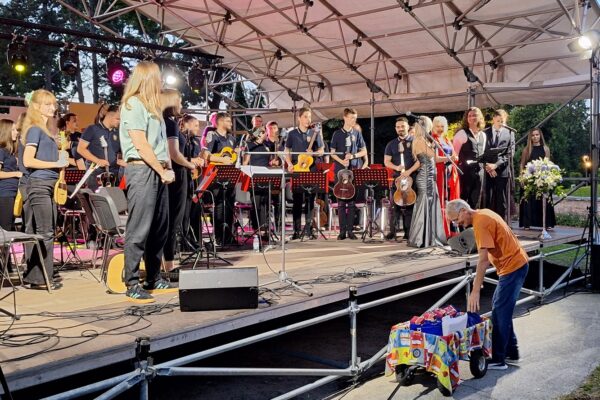 “Kroz glazbu slavimo život”: Koncert “Volimo Našice” obilježio proslavu Dana grada