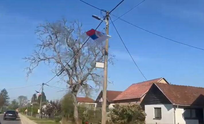 DONJA GRADINA OKIĆENA TROBOJKAMA UOČI DOLASKA VUČIĆA I DODIKA: Predsednik Srbije sutra prisustvuje obeležavanju godišnjice proboja Jasenovačkog logora