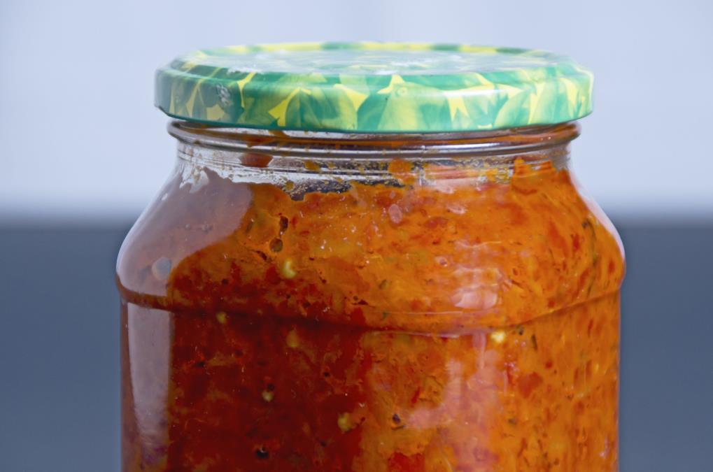 Pravi makedonski ajvar po starinskom receptu: Samo paprika i par trikova iskusnih domaćica za najbolju zimnicu