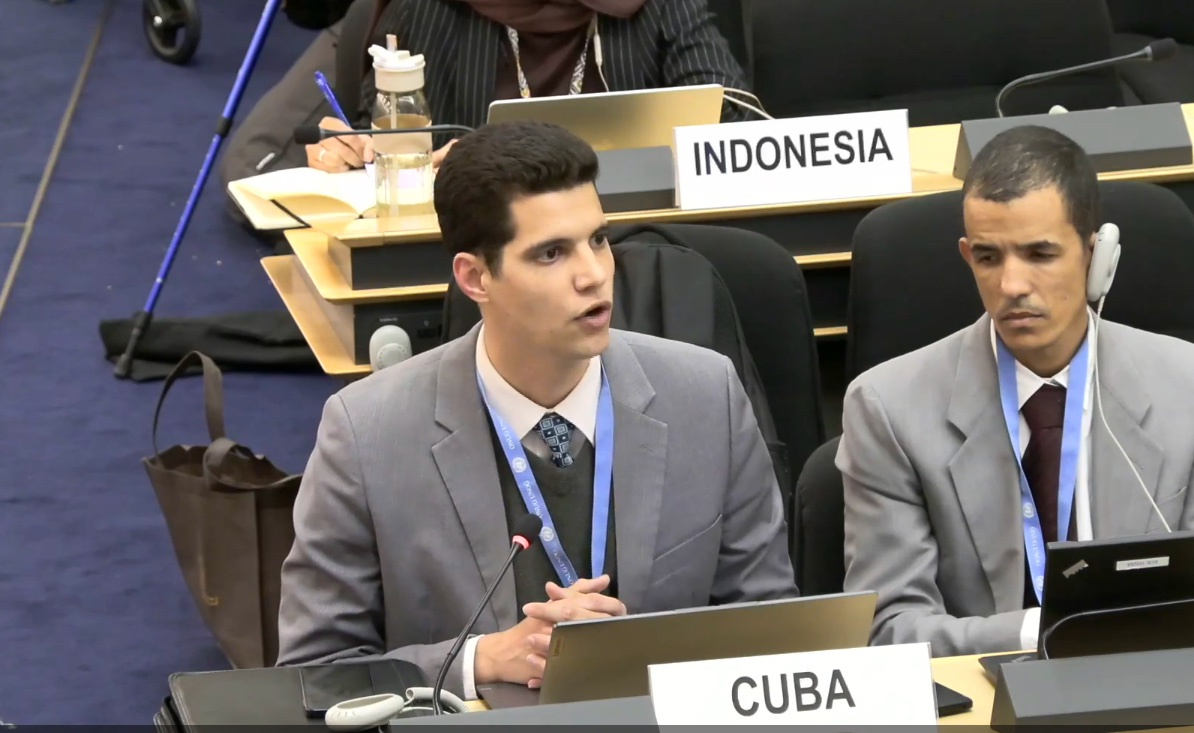 El representante de la Isla en el foro interrumpió en cada participación de las activistas