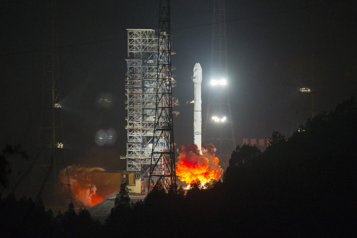 China launches communication satellite for Algeria 