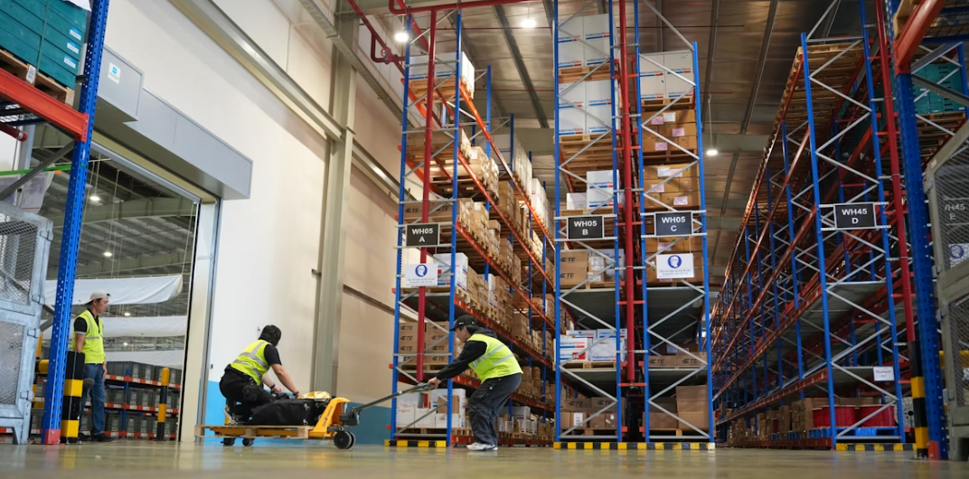 Curățenia de primăvară: eMAG dă afară sute de angajați: Aveam planuri pentru la vară. Am fost luați așa, ca din oală | Șeful eMAG avertiza anul trecut că va fi rău dacă românii nu votează ‘pro-european’