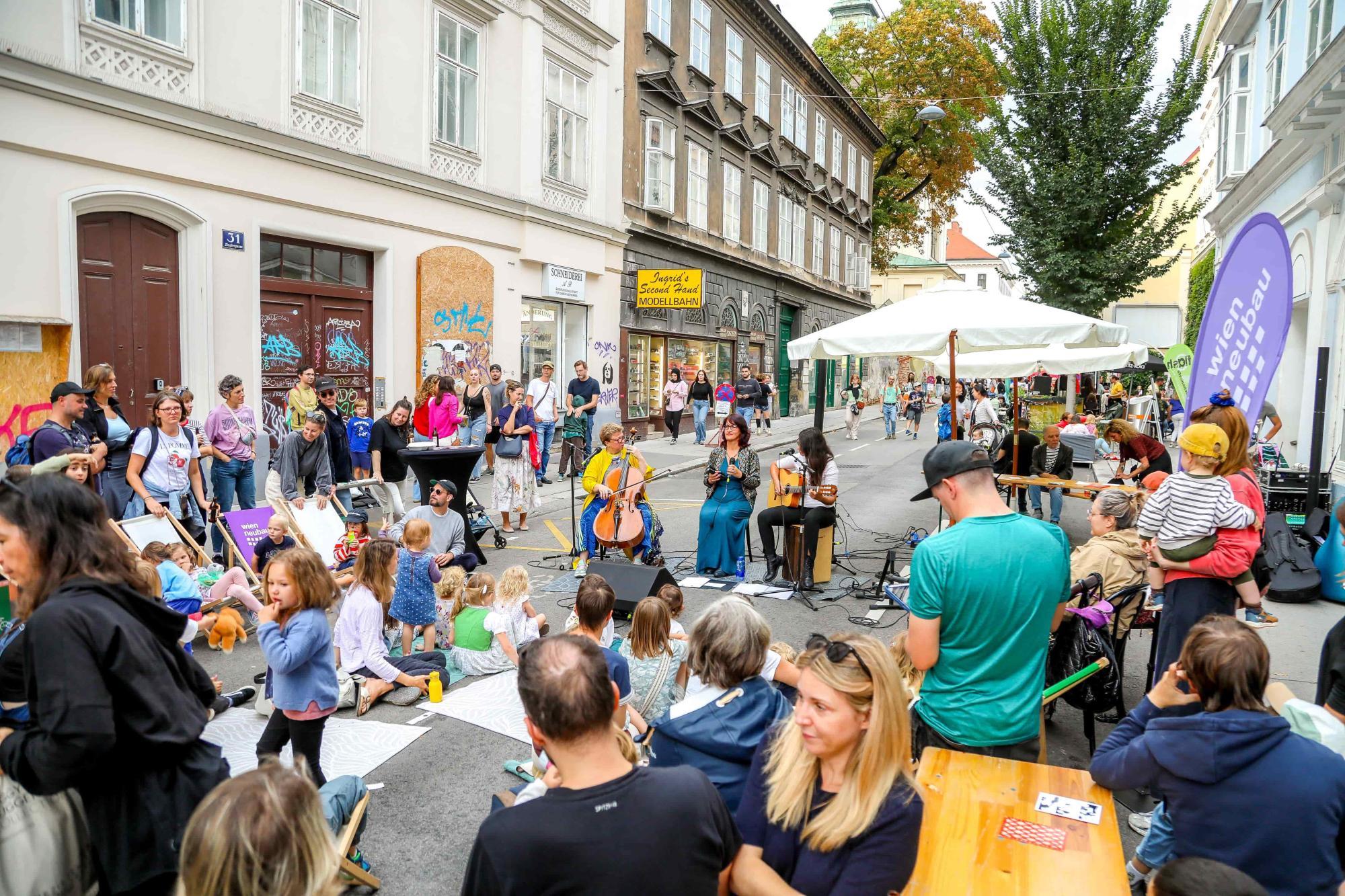 Öffentlicher Raum als Bühne: „Literaturmeile“ macht Halt in der Zieglergasse
