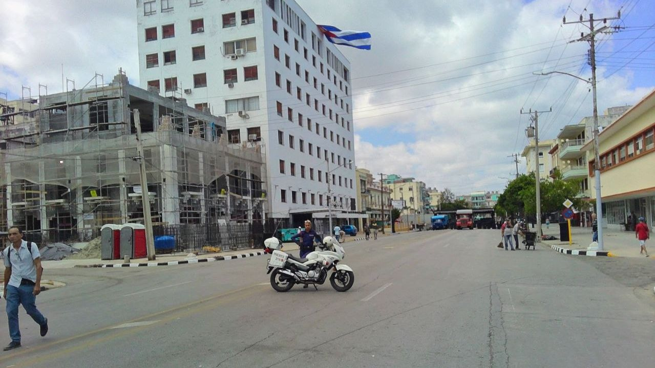 Cada acto de reafirmación se parece menos a una demostración de respaldo y más a una exhibición de desgaste.