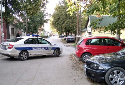 СТРГЛА ЖЕНИ МИНЂУШУ ИЗ УХА! Језив напад у Бечеју, осумњичена убрзо ухапшена