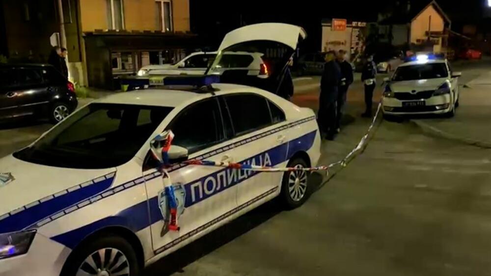 MASKIRANI BATINAŠI SLOMILI VILICE TINEJDŽERIMA U VINČI: Zavšrili na intenzivnoj nezi, policija traga za crnim autom