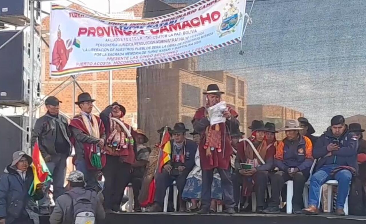 Campesinos Túpac Katari instruyen “tregua humanitaria” de 24 horas en los bloqueos