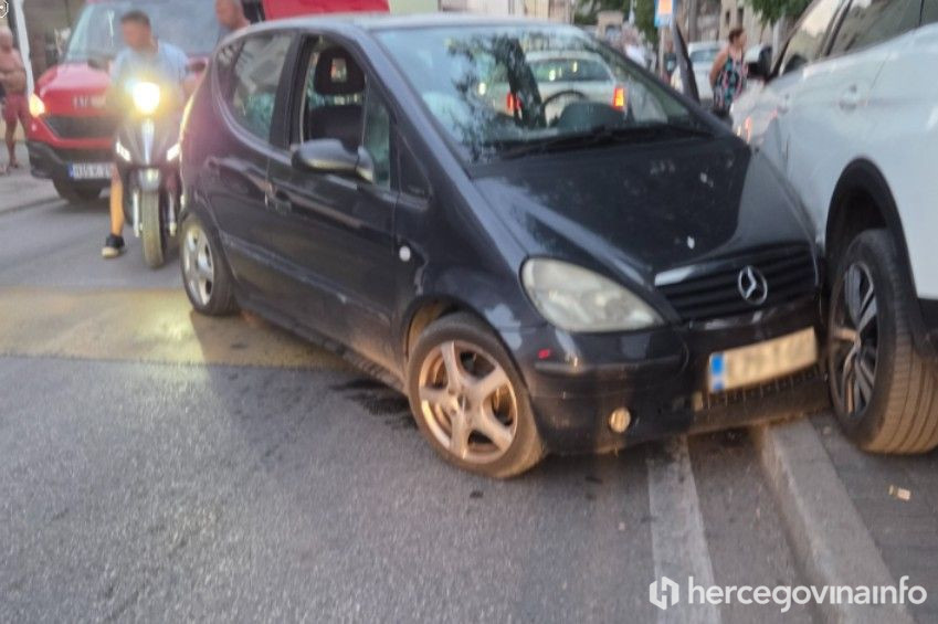 Sudar tri vozila u Mostaru, ozlijeđena pješakinja