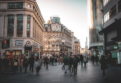 Инјекција за мршављење, па потрага за послом! ЗБОГ ПРОБЛЕМА С ГОЈАЗНОШЋУ НЕЗАПОСЛЕНО ВИШЕ ОД 600.000 БРИТАНАЦА Вишак килограма знатно теже ПОГАЂА МУШКАРЦЕ без посла 