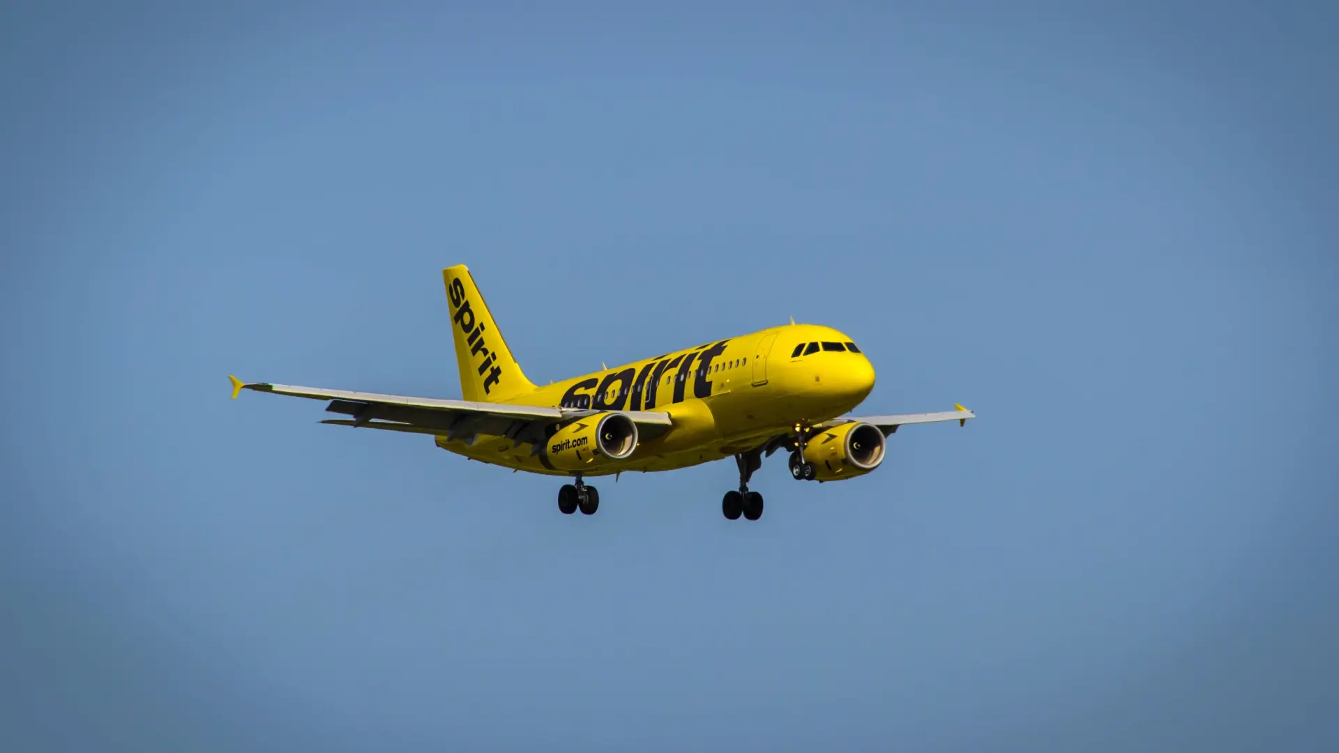  La crisis del petróleo por la guerra de Irán se cobra su primera víctima: esta aerolínea desaparece y cancela todos sus vuelos 