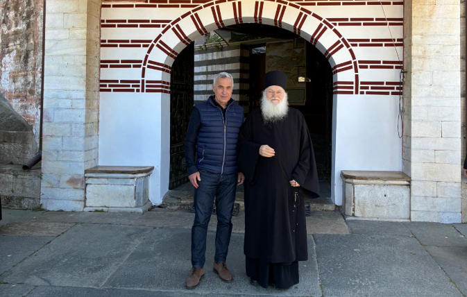 Nu, nu a fugit din țară. Călin Georgescu a mers să se reculeagă la Sfântul Munte Athos