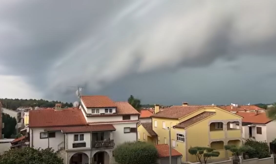 STRAVIČNA OLUJA OPUSTOŠILA HRVATSKU! Nevreme protutnjalo Istrom i Rabom, stiglo i do Zagreba: Voda potopila policiju i vrtić, u rafineriji buknuo plamen (VIDEO)
