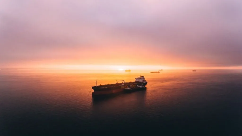 Amerikanci čiste Hormuz, njihov brod prošao u pratnji njihove mornarice