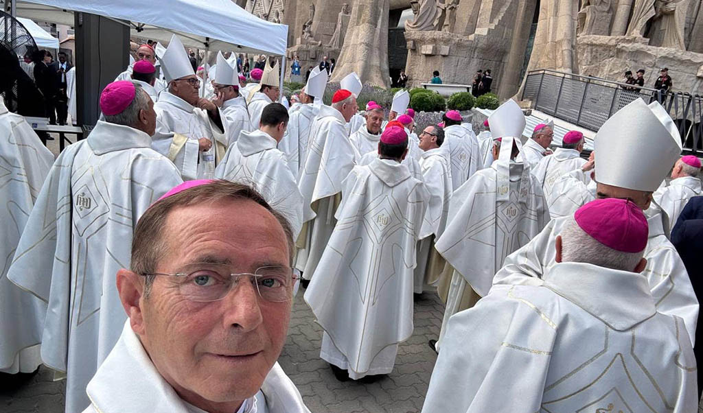 Nakon susreta sa papom u Barseloni, msgr.  Gjonlleshaj služio misu na crkvištu Svetog Antuna