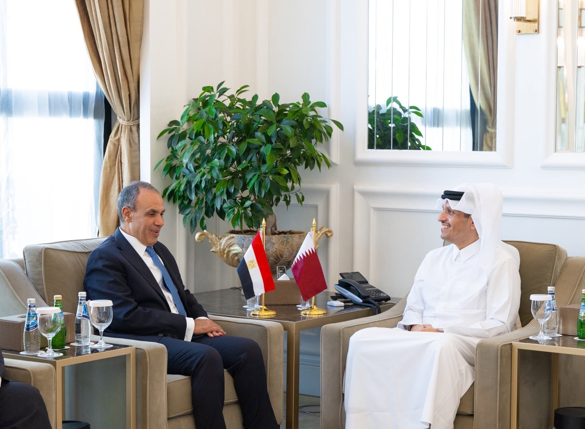 Egypt’s FM urges regional de-escalation in talks with Qatari, Iranian, and Omani counterparts