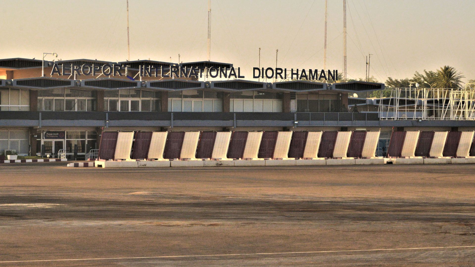 Explosions and sustained gunfire reported at Niger airport