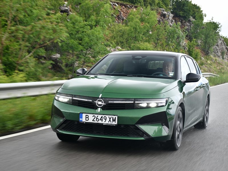Opel Astra вече е без предни фарове за мъгла