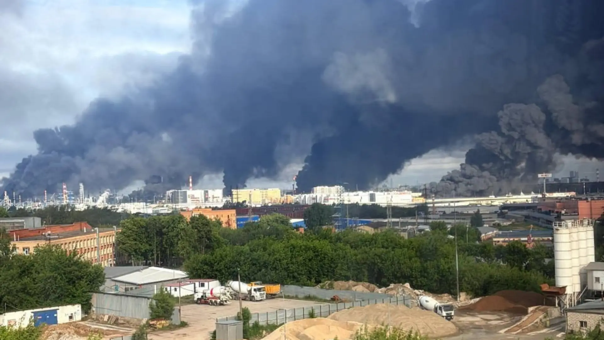  Ucrania ataca una refinería a 250 kilómetros de Moscú y deja sin electricidad a Sebastopol 