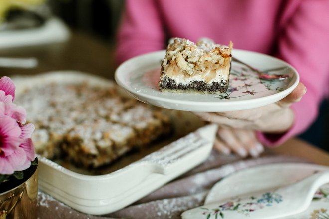 Potratne rezine: lahko bi jim rekli poenostavljena prekmurska gibanica (VIDEO)