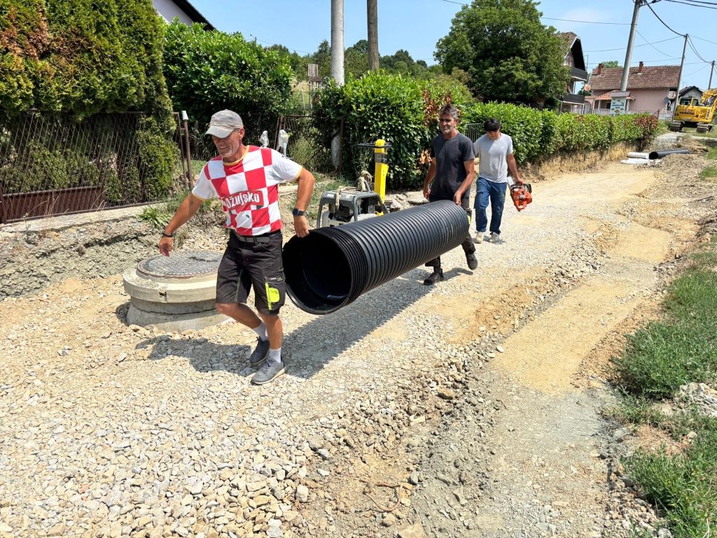 Napreduju radovi izgradnje pješačko-biciklističke staze u Ulici Hrvatskih branitelja