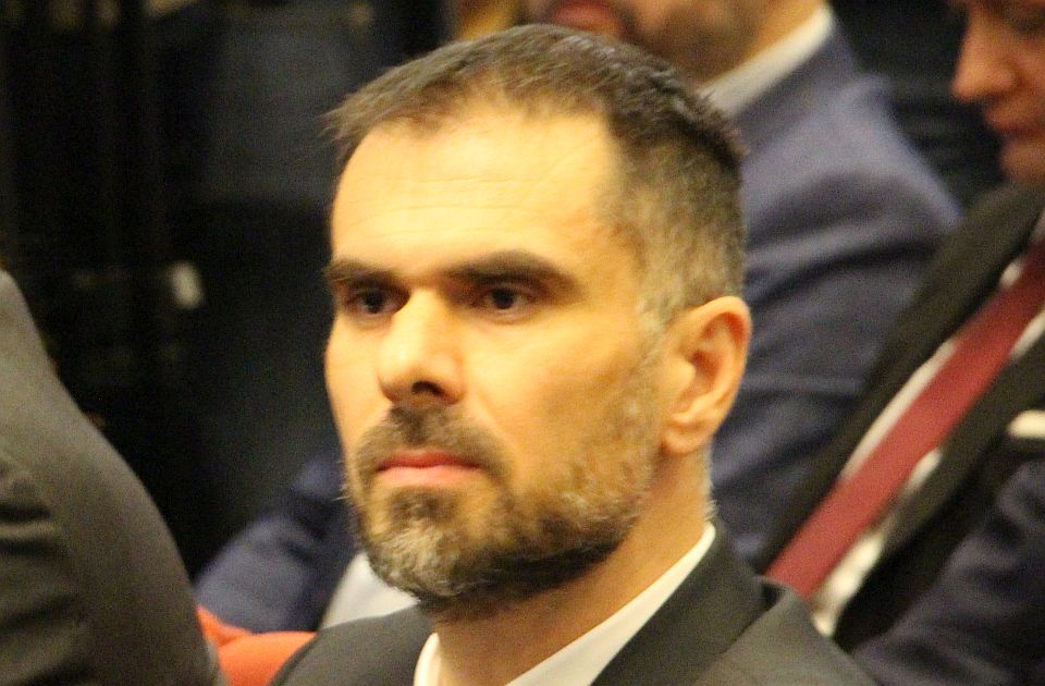 VIDEO Mićin sa lopatom u ruci: "Nije asfaltiranje Novog Sada na vodi, to će tek biti"