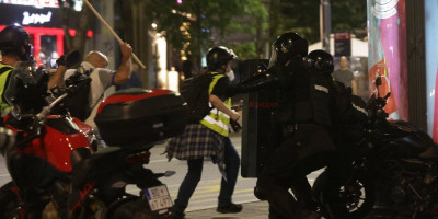 Blokaderi besni jer ih "tviteraši" nisu podržali! Toliko ih boli broj ljudi na Slaviji (FOTO)