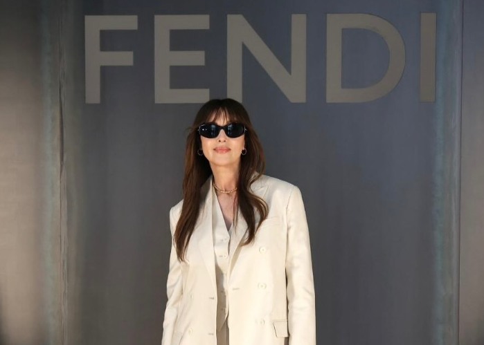 Monica Bellucci pokazala kako se nosi bijelo odijelo: Svevremenski komad koji svakoj ženi daje dozu elegancije