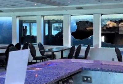 (VIDEO) ''Mislila sam da ćemo potonuti!'' Drama na trajektu: Brod silovito udario u pristanište, putnici padali i vrištali, deca u suzama - ''Ko upravlja ovim brodom?''