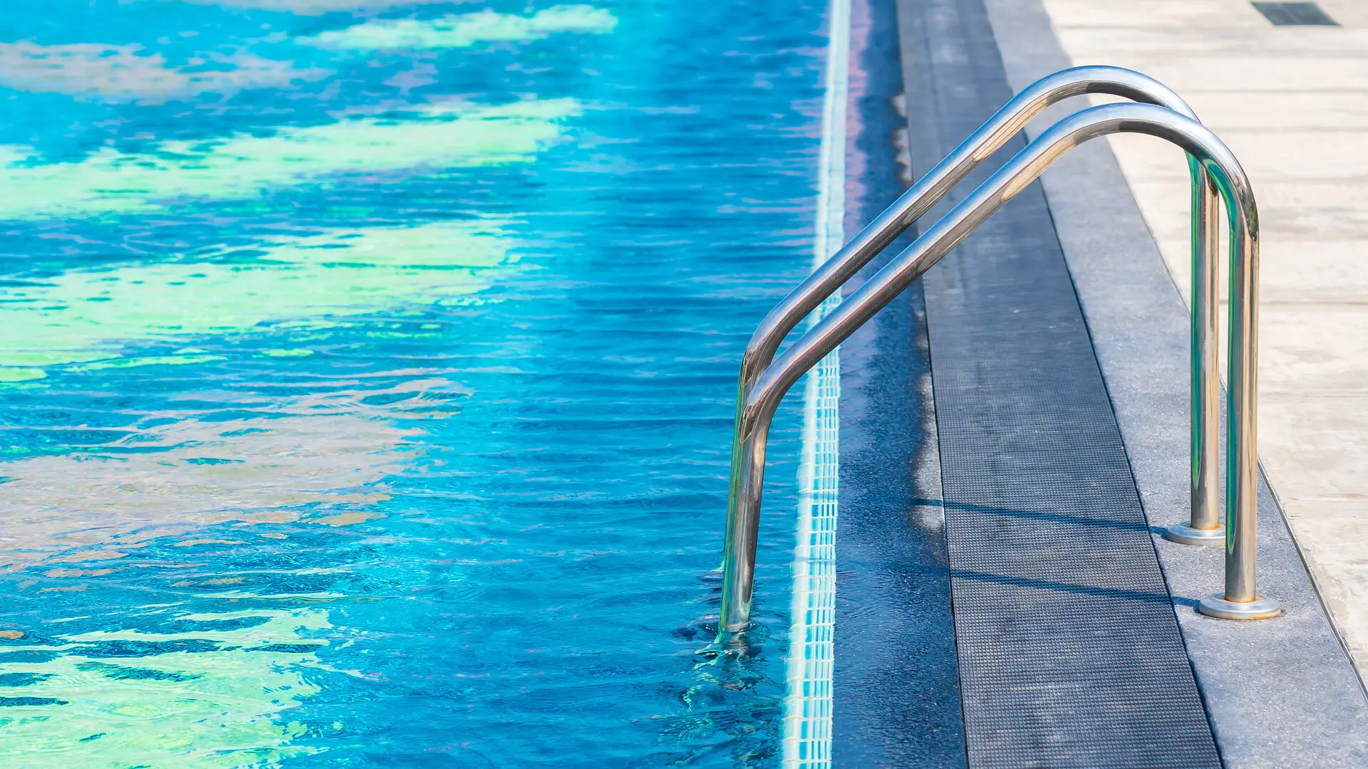 Muere un hombre de 60 años ahogado en una piscina comunitaria de Logroño 