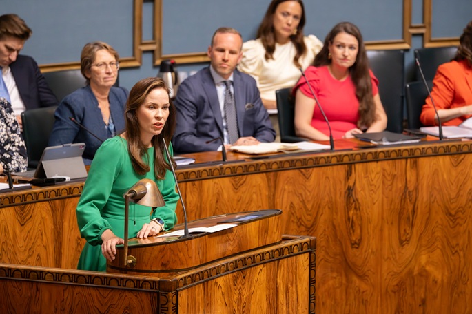 Govt survives motion of no-confidence over youth unemployment