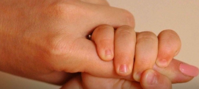 U MITROVAČKOM PORODILIŠTU ROĐENE 24 BEBE: Više devojčica nego dečaka tokom protekle nedelje