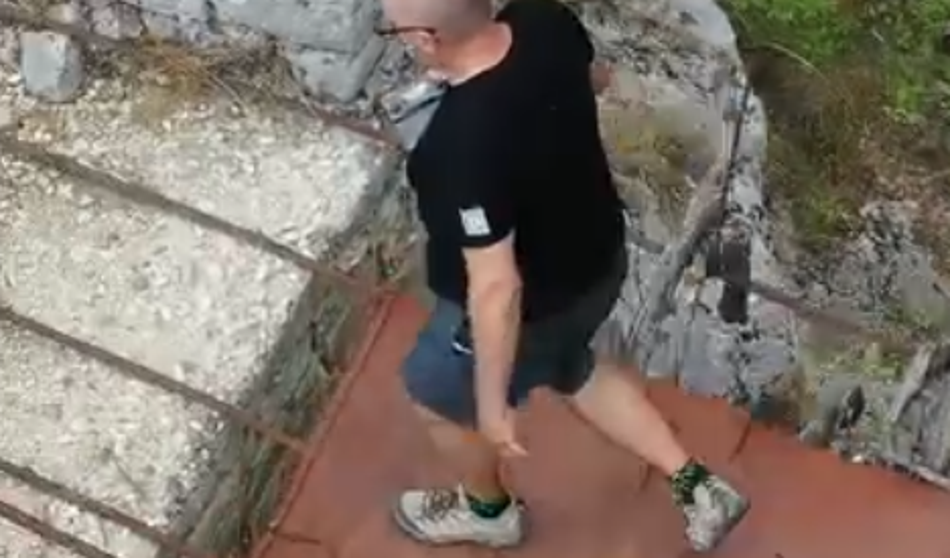 To se je zgodilo, ko se je znani Slovenec zapeljal do moškega, ki mu je grozil