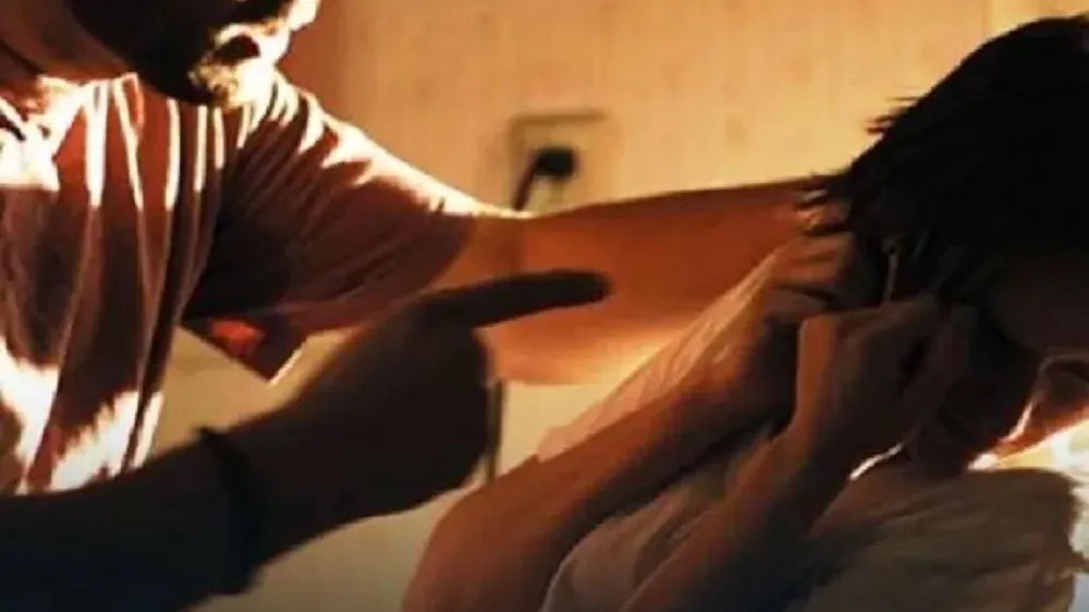 GOLUBAČKI SLUČAJ PORODIČNOG NASILJA: Majka sa troje dece izbačena na ulicu, nasilnik ostao u domu!