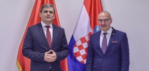 Crnogorske laži: Dijalog koji postoji samo u Podgorici
