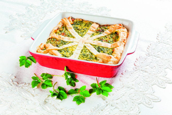 Pita z regačico in sirom: ko iz plevela nastane čudovita jed