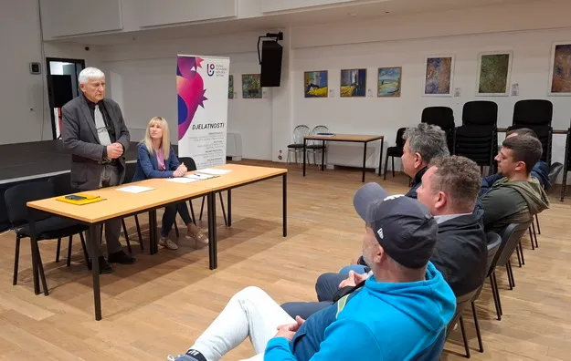 Po završenoj edukaciji promovirani novi pčelari