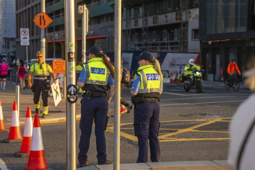 Irska policija presrela auto-bombu blizu granice sa Severnom Irskom