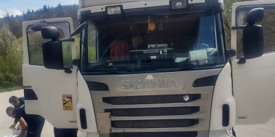 Kamion na auto-putu završio u suprotnom smeru: Haos na relaciji Beograd - Niš, vozilo probilo zaštitnu ogradu (VIDEO)