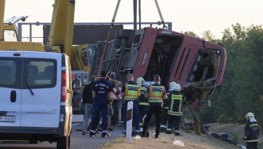JEZIVE SCENE NA AUTO-PUTU! Autobus smrti sleteo u jarak, najmanje 12 mrtvih u Mađarskoj