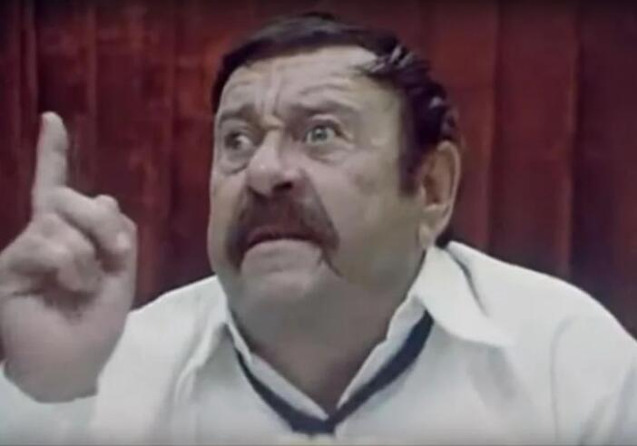 Pop nije znao da ispod sebe sahranjuje Pavla Vuisića, a njegova žena 7 dana posle otišla na letovanje: Na kraju doživeli istu sudbinu, ožalio ih nije niko