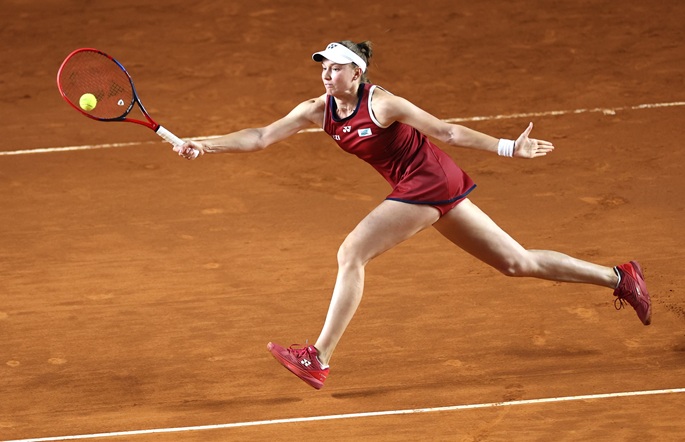 Rybakina exits, Swiatek, Djokovic advance at French Open