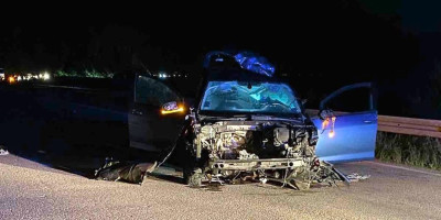 Mladić (20) poginuo u stravičnoj nesreći: Tragedija na putu Raška - Kraljevo, automobil smrskan, u vozilu bile još dve osobe