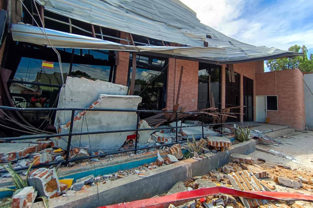 Magnitude 6.7 earthquake strikes central Indonesia