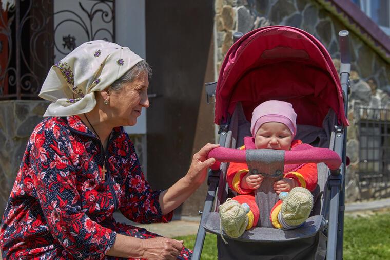 Evo kako unuci utiču na zdravlje bake i dede: Zadovoljstvo postoji samo ako se ispune ova 4 uslova