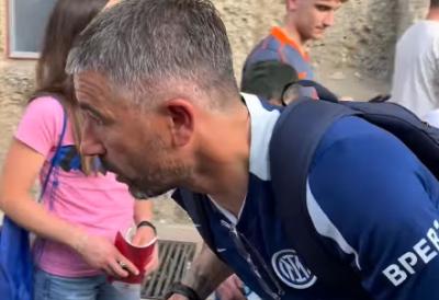 GRANDE MISTER: Kolarov vozio bajs u centru Milana, navijači ga prosto obožavaju (VIDEO)