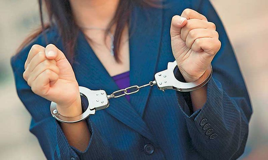 Διατηρούσε σχέση με Τουρκοκύπριο και έστειλε βίντεο και άλλο υλικό στη σύζυγό του – Χειροπέδες σε 39χρονη Ελληνοκύπρια που επιχείρησε να περάσει στα κατεχόμενα από το οδόφραγμα Περγάμους