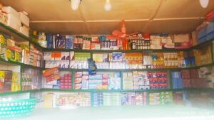 Pour le Dr Junior Romuald Ouéfio Nguérénam,  « Les faux médicaments détruisent le système de santé » :  Insuffisance rénale, hépatites et résistance extrême aux antibiotiques