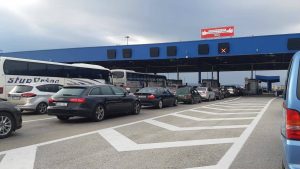 Automobili na Preševu čekaju pola sata, kamioni na Batrovcima i Šidu po četiri