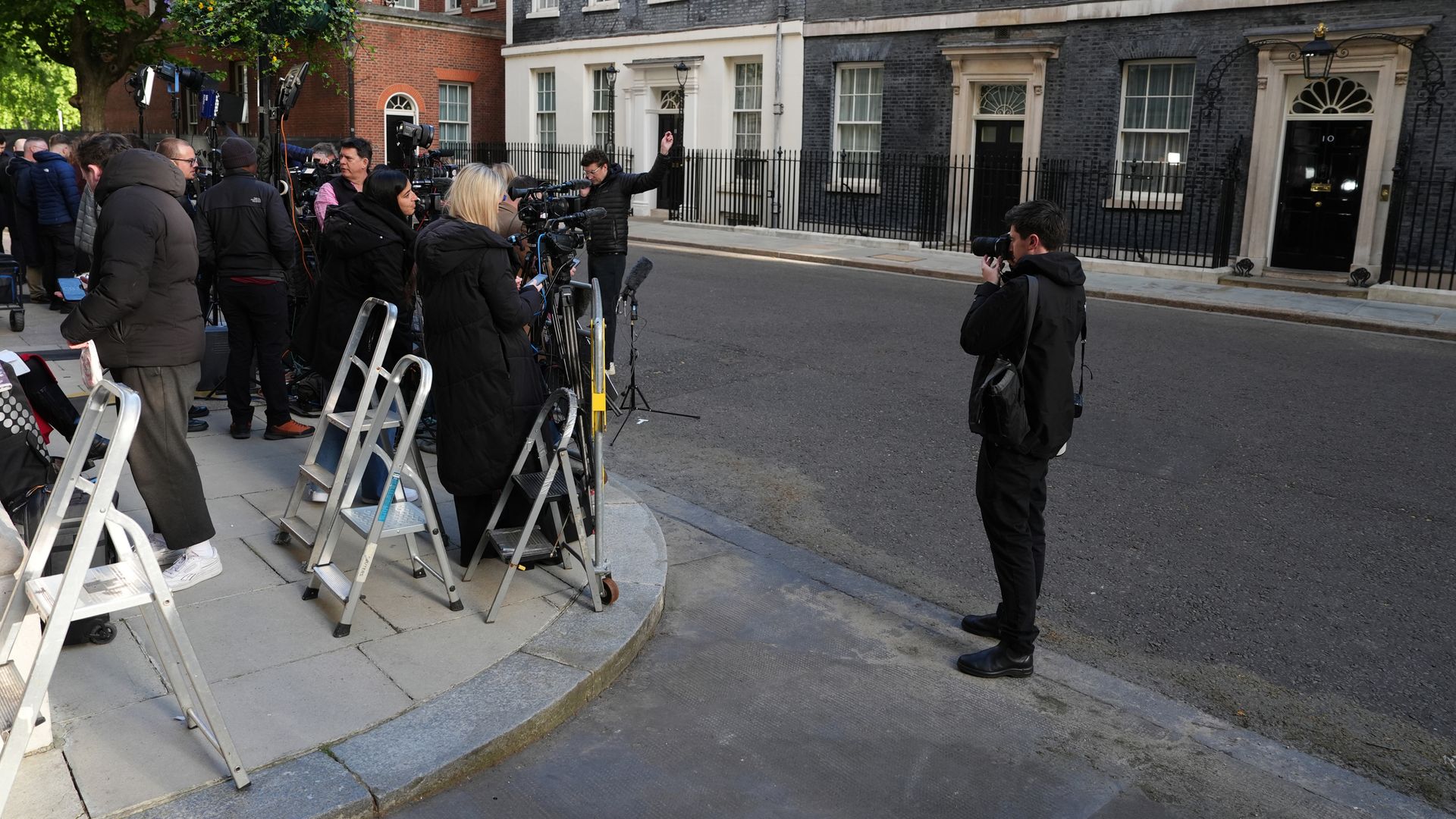 UK borrowing costs hit decades-long high as pressure mounts on Starmer
